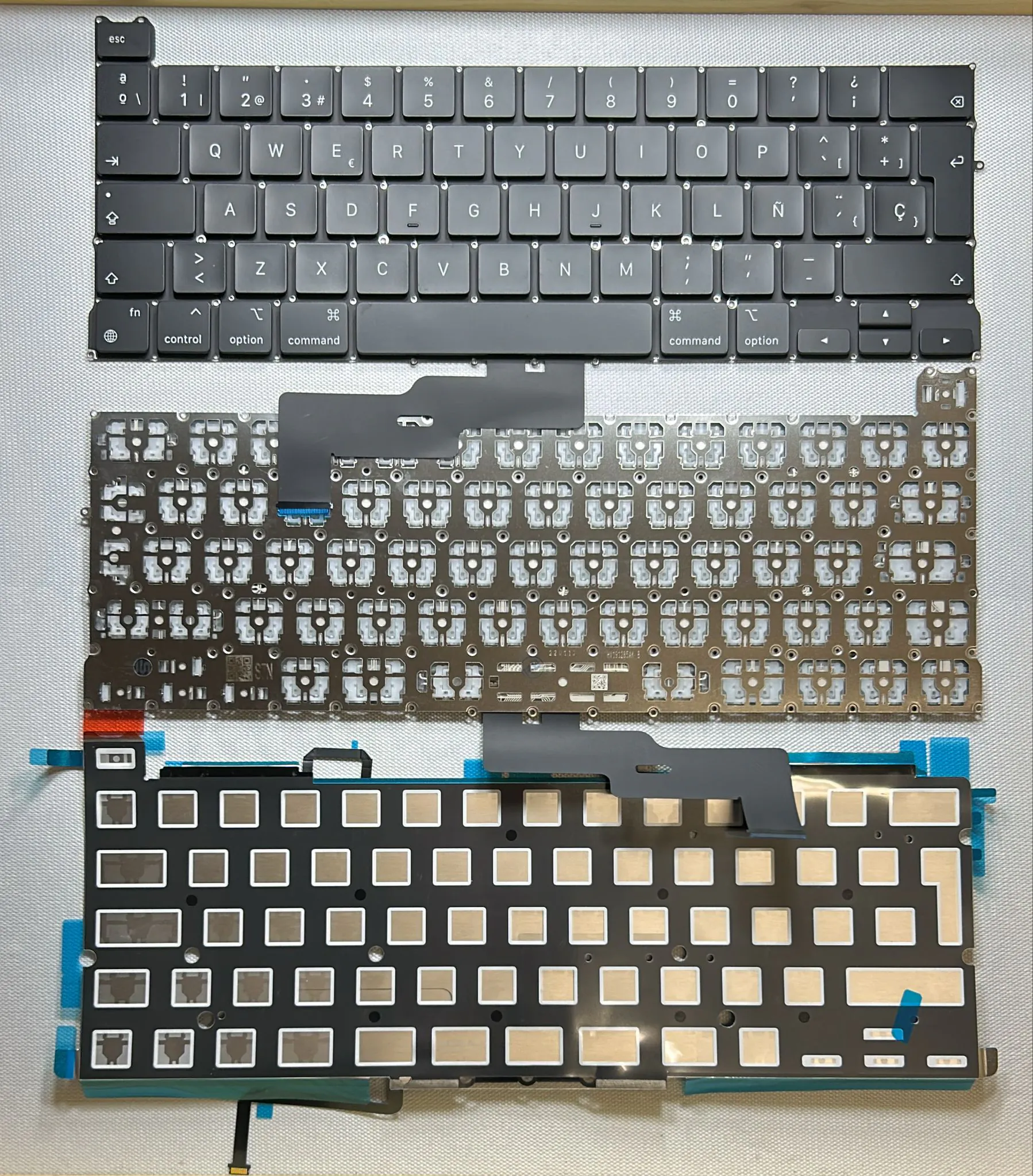 Teclado A2338 ES Retroiluminado Original Apple para MacBook Pro 13″ – M1 2020 M2 (2022)